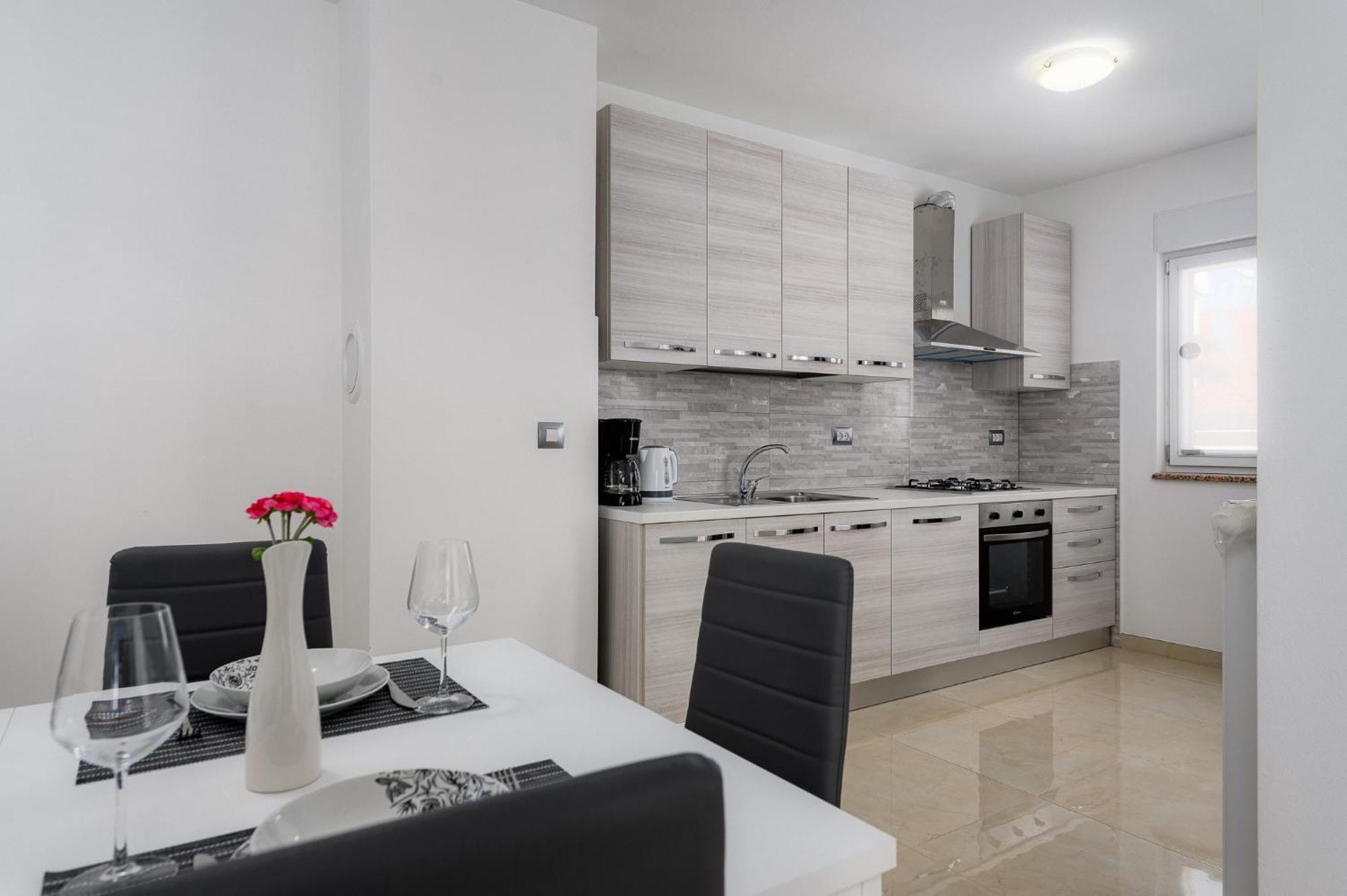 Stancija Amorozo 5 - Apartment N. 7 Poreč Exteriör bild